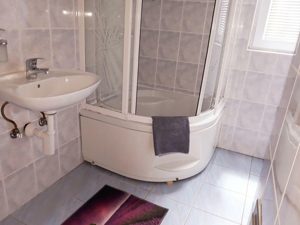 Apartmani Rale Rooms Lukavica Exterior photo